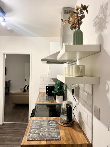 厨房, Spacious 3-Bedroom Family Home in Ince in 韦根