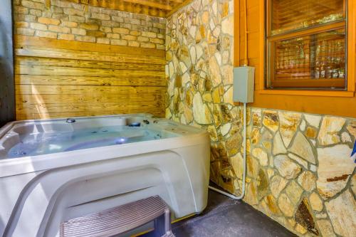 Ellijay Cabin Rental with Hot Tub and Resort Amenities in Ellijay, USA