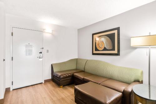 Hotel Atlantic Beach - image 6