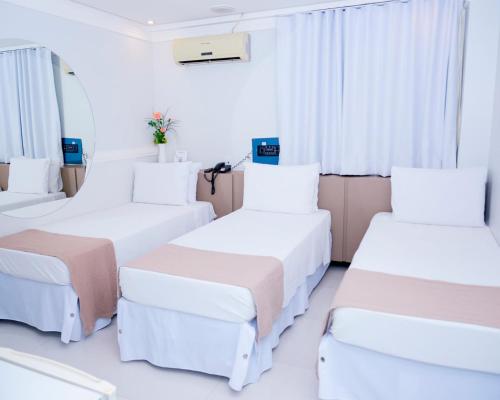 3 twin beds