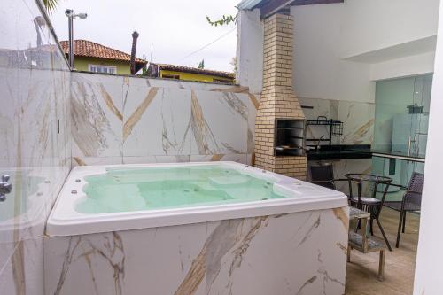 Casa 4 suítes com hidromassagem