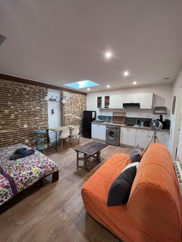 1 twin bed, 1 sofa bed