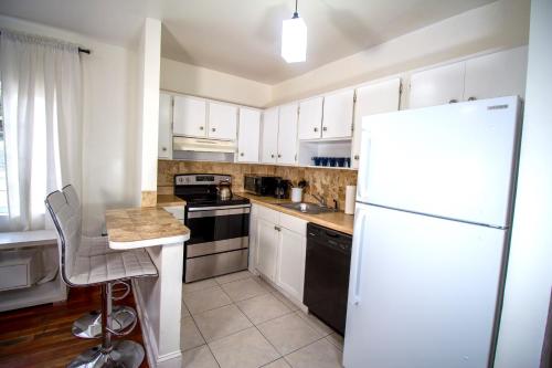 Hispaniola Two-Bedroom Apartments by Royal Stays - image 10