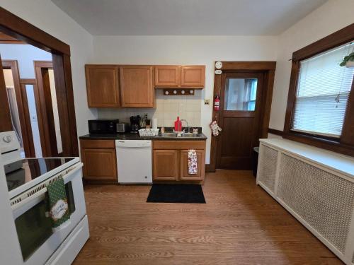 Private rooms in Rochester home- Near Hospitals and Universities in 알 앤드 케이 스카이렌치 에어포트