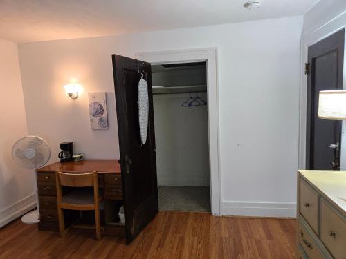 Private rooms in Rochester home- Near Hospitals and Universities Private rooms in Rochester home- Near Hospitals and Universities