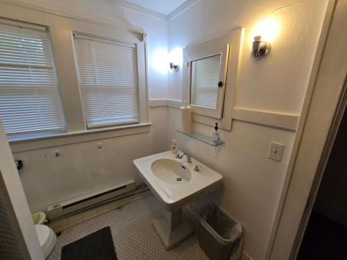 Private rooms in Rochester home- Near Hospitals and Universities Private rooms in Rochester home- Near Hospitals and Universities