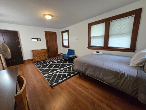 Private rooms in Rochester home- Near Hospitals and Universities Private rooms in Rochester home- Near Hospitals and Universities