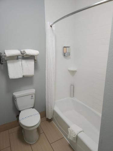 Executive Inn and Suites Tyler - image 13