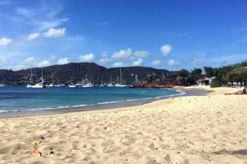 Neaja's English Harbour Escape in Cobbs Cross