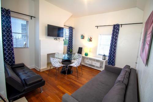 Hispaniola Two-Bedroom Apartments by Royal Stays - image 6