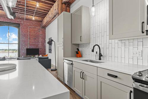 1BR Riverfront Loft-Parking-G208 in Saint Louis, USA