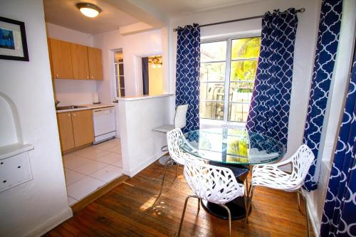 L'Etoile One-Bedroom Apartments by Royal Stays - image 8