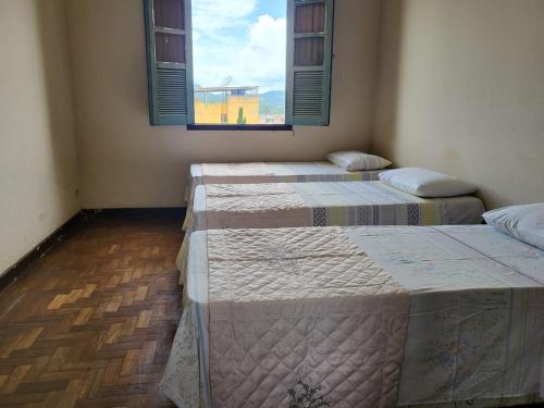 2 twin beds