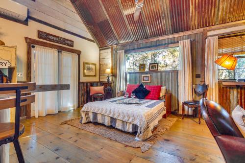 Pet-Friendly Wimberley Cabin with Fire Pit and Hot Tub in Wimberley, USA