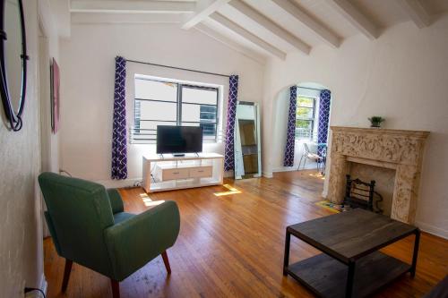 L'Etoile One-Bedroom Apartments by Royal Stays - image 6