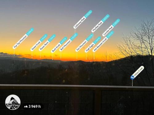 1MMView-2Kings-HotTub-PoolTable-Arcade-Waterfall