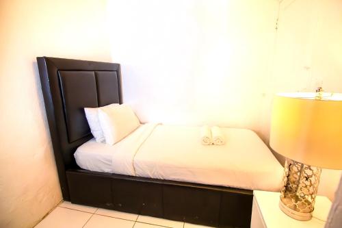 L'Etoile One-Bedroom Apartments by Royal Stays - image 11