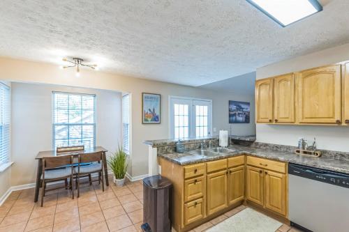 NEW Oasis 2 Miles from Music Row Nurse City in Nashville, USA