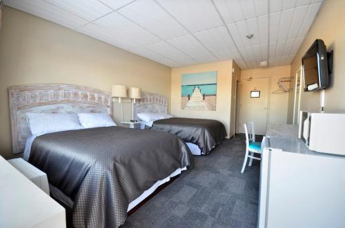 2 double beds
