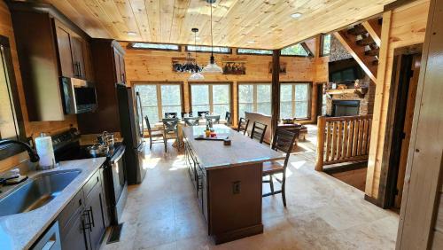 Kitchen, Luxe Cabin with Game Room, Hot Tub & Firepit in Pigeon Forge (TN)