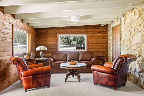 Arrowhead Lake Retreat Family Fun and Adventure in Wimberley, USA