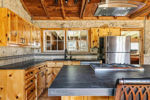 Arrowhead Lake Retreat Family Fun and Adventure in Wimberley, USA