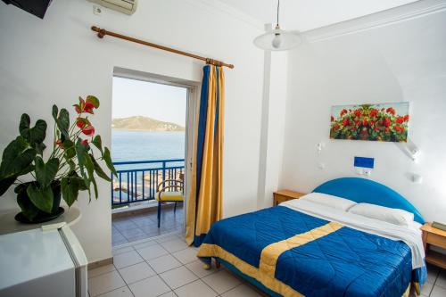 Kiani Akti Stop at Kiani Akti to discover the wonders of Porto Rafti. Offering a variety of facilities and services, the property provides all you need for a good nights sleep. Service-minded staff will welcome