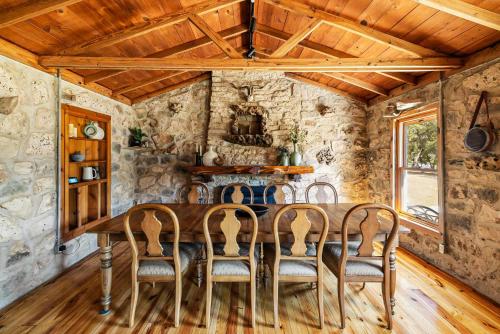Arrowhead Lake Retreat Family Fun and Adventure in Wimberley, USA