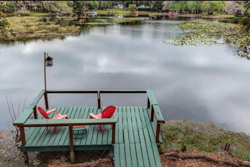 Rustic Lake House Woods in Inverness, USA