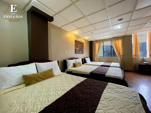 2 double beds, 1 twin bed
