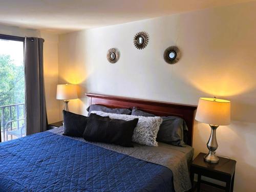 King Suite with Balcony image 10