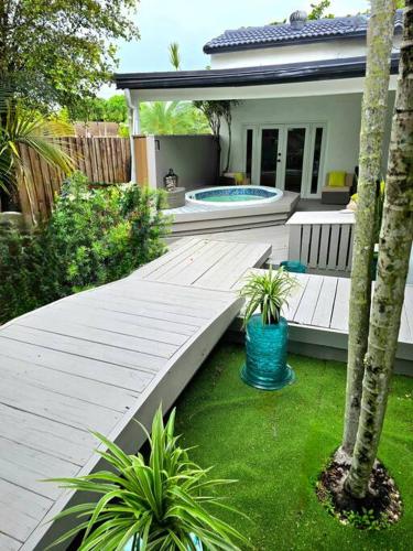 Sunset Retreat at Heart of Miami with pool in Sunset