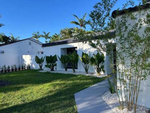 Sunset Retreat at Heart of Miami with pool in Sunset