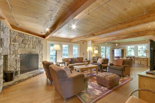 . Stunning Warren Lakefront Home Deck, Grill, Sauna