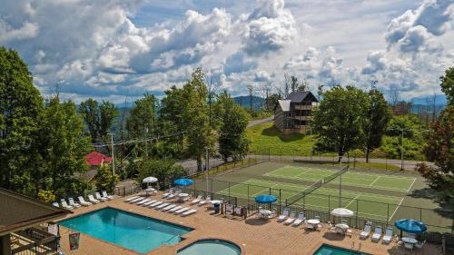 New Luxury Lodge - Gatlinburg - Mountain View! - image 14