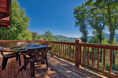 Rõdu/terrass, Beautiful Log Cabin with Panoramic Views in Maggie Valley (NC)
