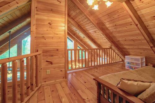 Beautiful Log Cabin with Panoramic Views in Maggie Valley (NC)