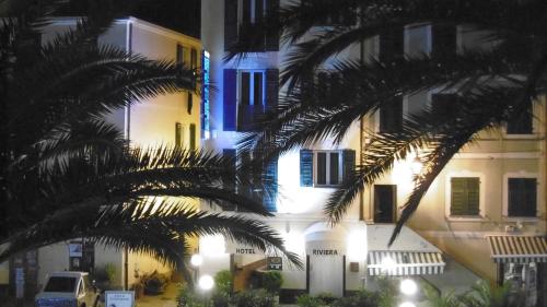 Hotel Riviera - Tap to explore photos