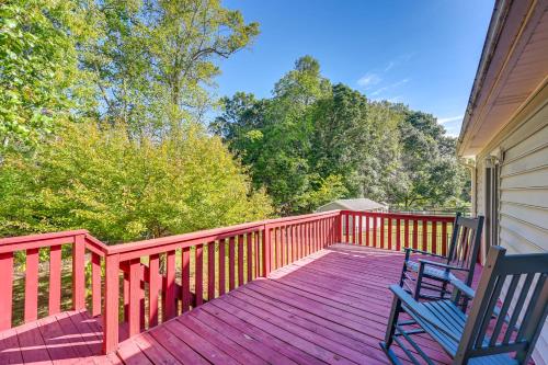 Home with Large Yard 6 Mi to Dtwn Winston-Salem! in Winston-Salem, USA