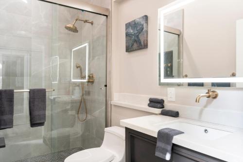 Santa Monica New Luxury Spacious 6-Bedroom House in Los Angeles, USA