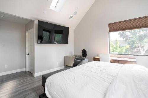 Santa Monica New Luxury Spacious 6-Bedroom House in Los Angeles, USA