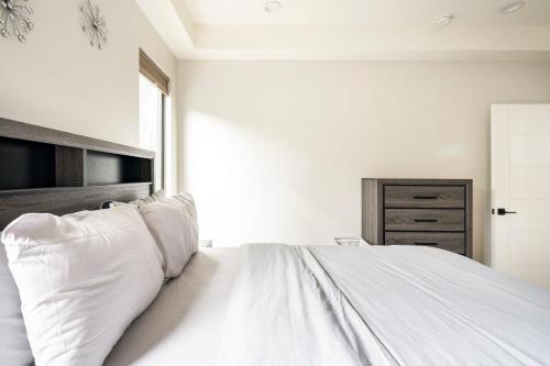 Santa Monica New Luxury Spacious 6-Bedroom House in Los Angeles, USA