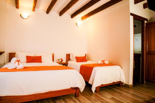 3 twin beds