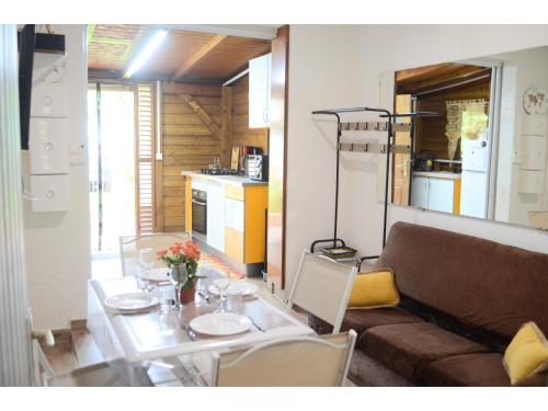ห้องครัว, L'Escapade Antillaise, T2 calme, proche de tout, jardin in แบ มาโอล