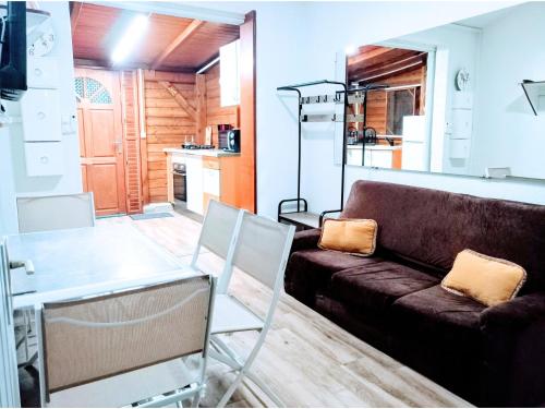 ห้องครัว, L'Escapade Antillaise, T2 calme, proche de tout, jardin in แบ มาโอล