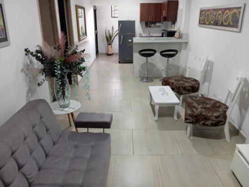 Classic & Comfy Private Apartment 301, Кали (фото 3)