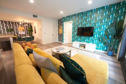 Cozy Apartment 2BR Sleeps 6 in Los Angeles, USA