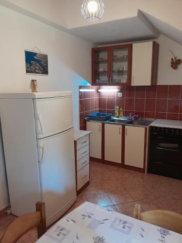 Apartments by the sea Mudri Dolac Hvar - 4042 - image 7