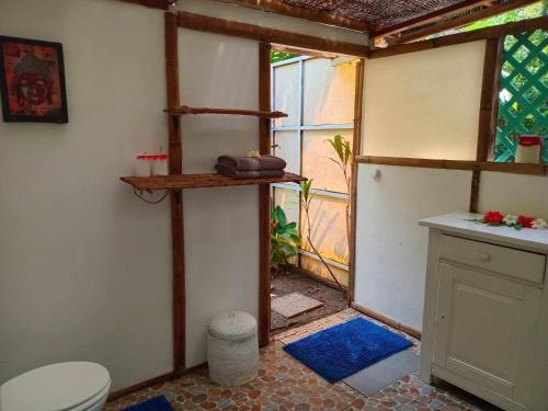 Baño, Te Fitii Garden & Beach in Isla Huahine