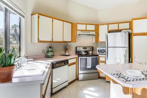 Mountain-View Patio Borrego Springs Townhome! in Borrego Springs, USA